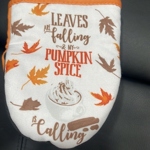 2 mini oven mitts - Picture 3 of 7